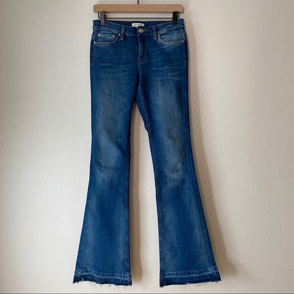👖Zara high-rise flare raw hem jeans